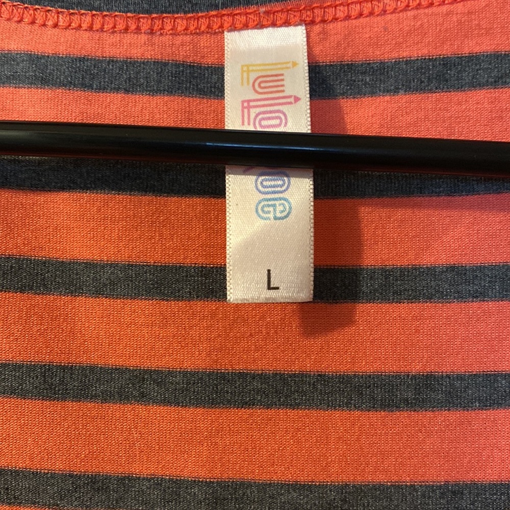 LuLaRoe Perfect Tee, Size L - Picture 2 of 3